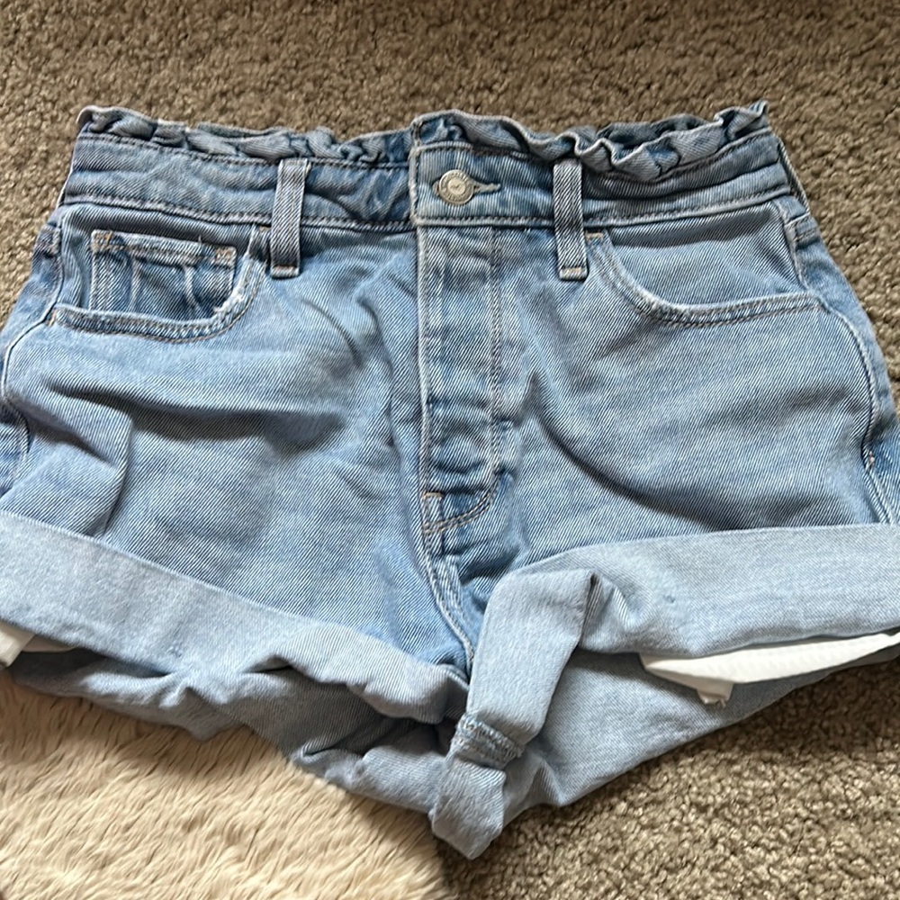 Hollis get blue Jean shorts